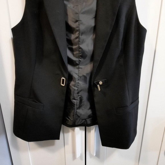 Menswear inspired Calvin Klein sleeveless jacket - Picture 5 of 6